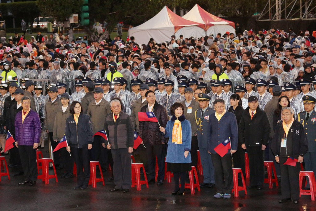 對於總統蔡英文提及「如果連疫情防治都不能真心合作，哪來的兩岸一家親」，台北市長柯文哲表示，九二共識、兩岸一家親，在台灣就被標籤化，最重要還是彼此有善意比較重要，大家都心裡面有芥蒂，你再講什麼也沒有用。圖／台北市政府