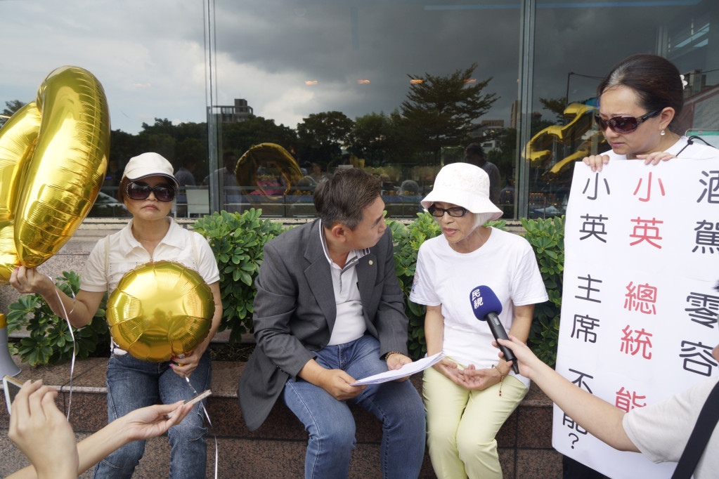 民進黨副秘書長李俊毅針對酒駕協會要求撤除郭正亮遞補立委說，蔡總統會處理。圖/張良一