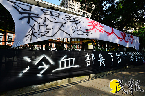 教育部新版課綱爭議仍在持續擴大,甚至犧牲一條年輕生命,學生家長代為聲請的假處分又遭到駁回,眼看明日起仍得如期實施新版課綱,政大地政系教授徐世榮也呼籲教育部應該先暫停實施,才能在互信基礎上對話。(本報資料照)20150731