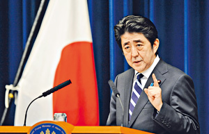 日本首相安倍晉三即將射出刺激日本經濟的第三枝箭，為日本經濟復甦成敗的關鍵。（資料照片）