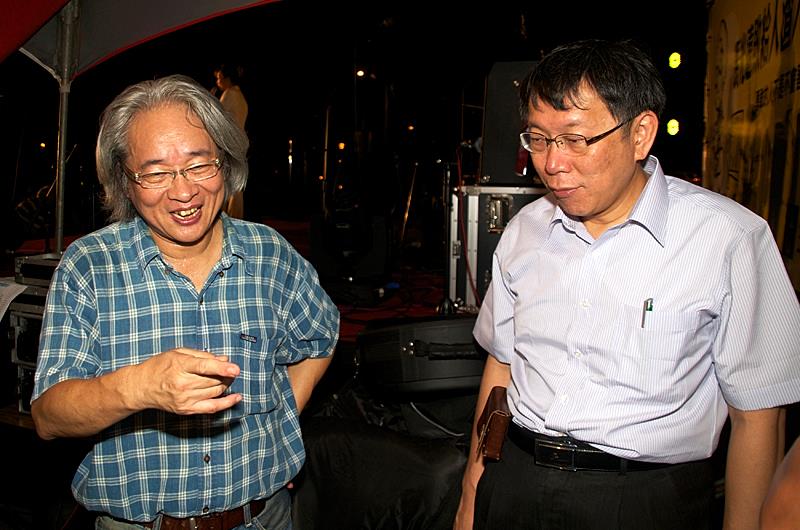 台灣選戰中最常見的不是捉對廝殺，就是漠視不理，上周五馮光遠辦入監惜別會，柯文哲低調到場，致意後悄悄離去，讓這場台北市長選戰多了「人」的溫度。(下載自馮光遠臉書)