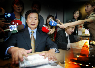 新任駐新加坡代表江春男（前左）今天請辭駐新加坡代表。圖／中央社資料照，民報合成