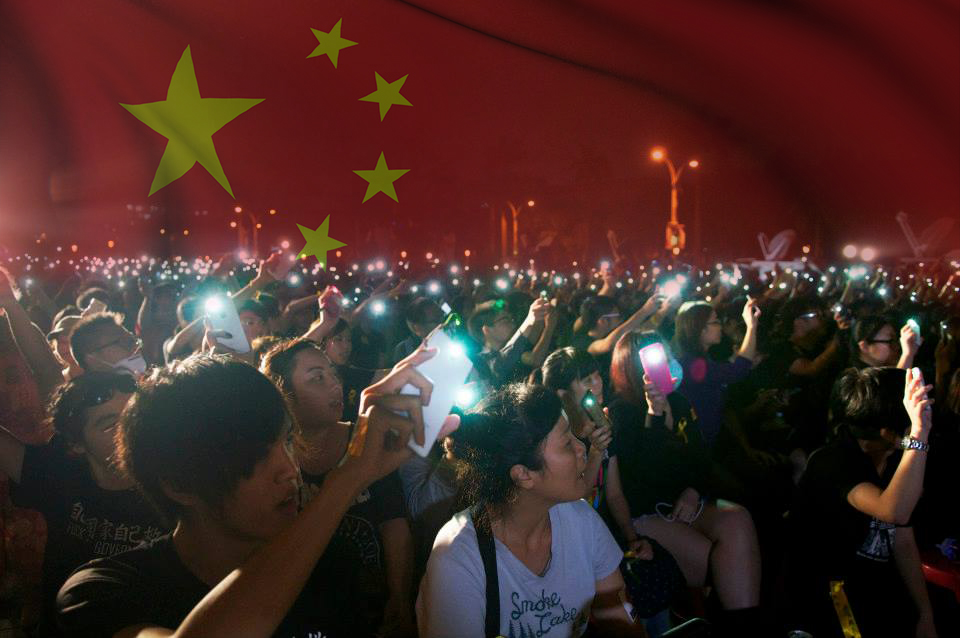 香港特區政府將在最近公佈對政改的第二輪諮詢結果，然後提出香港的政改方案。諮詢內容由政府宣布，所以不必期望會有真正的民意出來。（黃謙賢攝，民報合成）