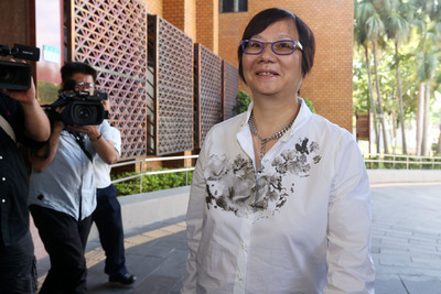 台北地檢署偵辦MG149案，今天傳喚告發人羅淑蕾（右），台北市長柯文哲下午將以被告身份出庭。（中央社）20150728