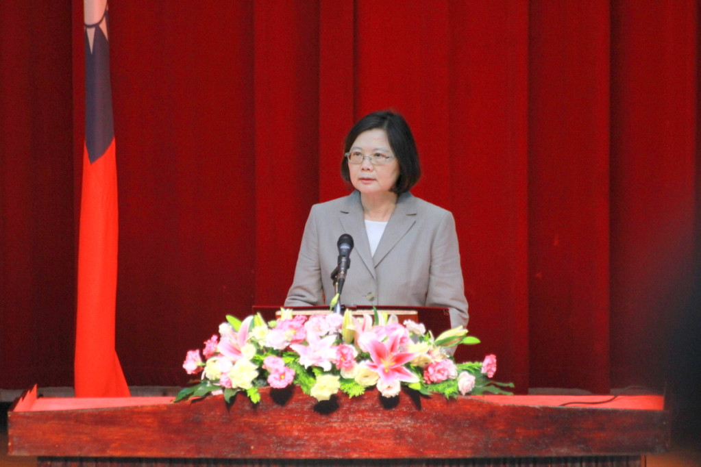 總統蔡英文出訪，帶著HTC手機當禮物，引發外界關注。（何豪毅攝）（資料照片）20160604