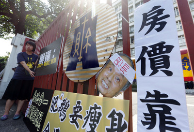 巢運團體將於4日發起夜宿仁愛路帝寶活動，財政部長張盛和今日強調，不會因為選舉而將「房地合一」稅制規劃提前出爐，但同意未來可提撥2成蓋社會住宅。