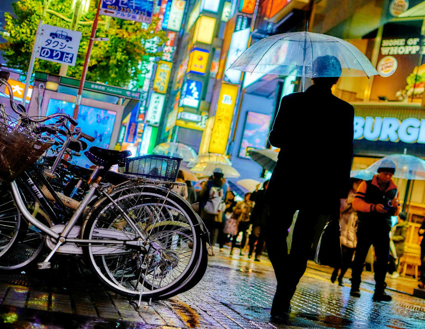 才兩年前，東京都心飯店因為陸客暴增而一房難求，甚至影響了到東京趕考的考生住宿，沒想到，才兩年過去，陸客不見了，旅館甚至降價都還找不滿房客。圖／Moyan Brenn@flickr (CC2.0)