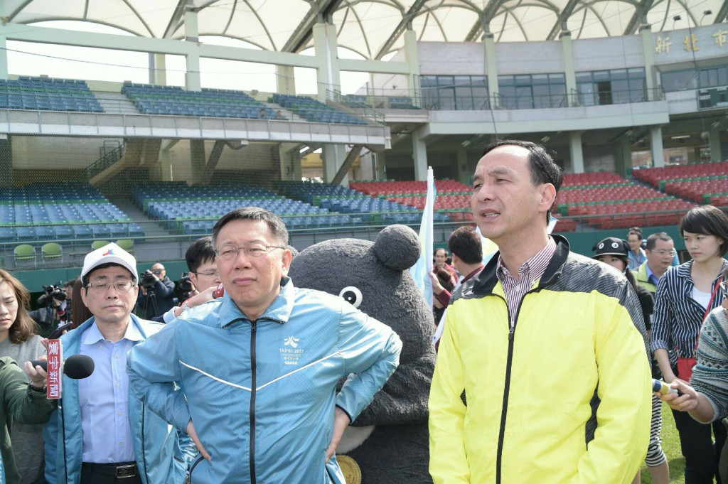 新北市長朱立倫23日提議，大台北地區成立一個自來水公司或事業處，台北市長柯文哲說，他沒有意見，但若賺錢的地方(台北)跑掉，台水會抱怨」。圖／北市府