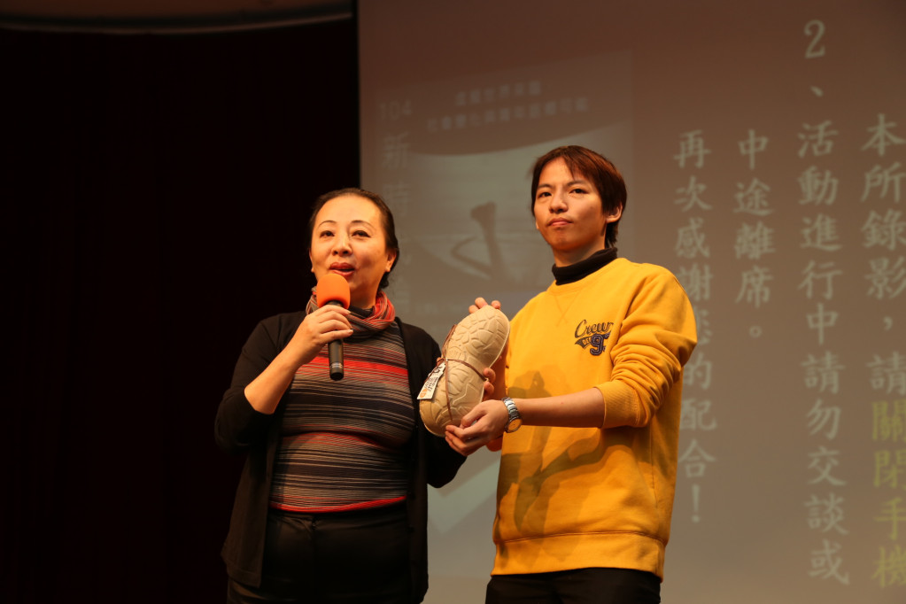 王景弘返鄉分享「婉君」張花冠到場肯定(照片嘉義縣府提供)