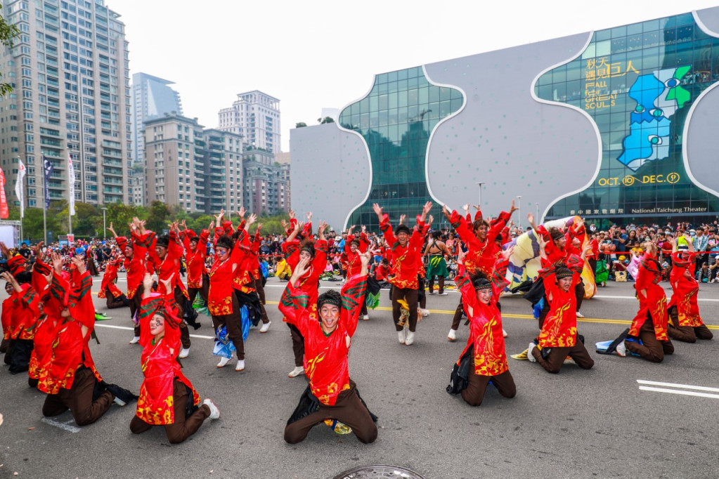 今年國際踩舞祭有來自台灣、日本、韓國、越南等各地的隊伍，表演者透過踩舞祭產生城市國際交流，不僅讓世界看見台中，更讓台中走向世界。（台中市新聞局）