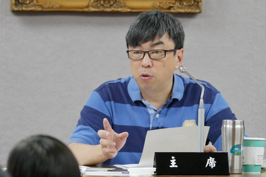 立法委員段宜康，今（25）日於臉書發表貼文表示，「謝謝台灣人民對我們的教訓」，並直言自己身為民進黨執政的一員，要共同承擔責任、重整旗鼓。圖／張家銘（資料照）