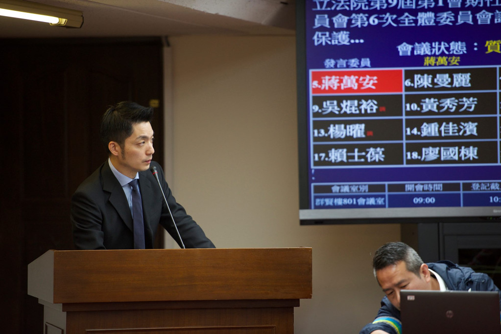 國民黨立委蔣萬安被控在競選活動11次送禮，金額在千元以上，涉嫌賄選，台灣高院卻判他無罪。圖／民報資料照