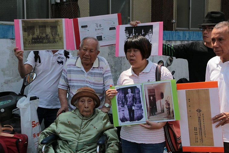 全台最富歷史意義的彰化市農會穀倉,本月17日差點被市農會「偷」拆掉,而是被及時發現而拆了一半,文史團体和穀倉原有人後代,怒斥文化局未盡責任,瞻前顧後,要求「硬起來」。(陳婉真翻攝)