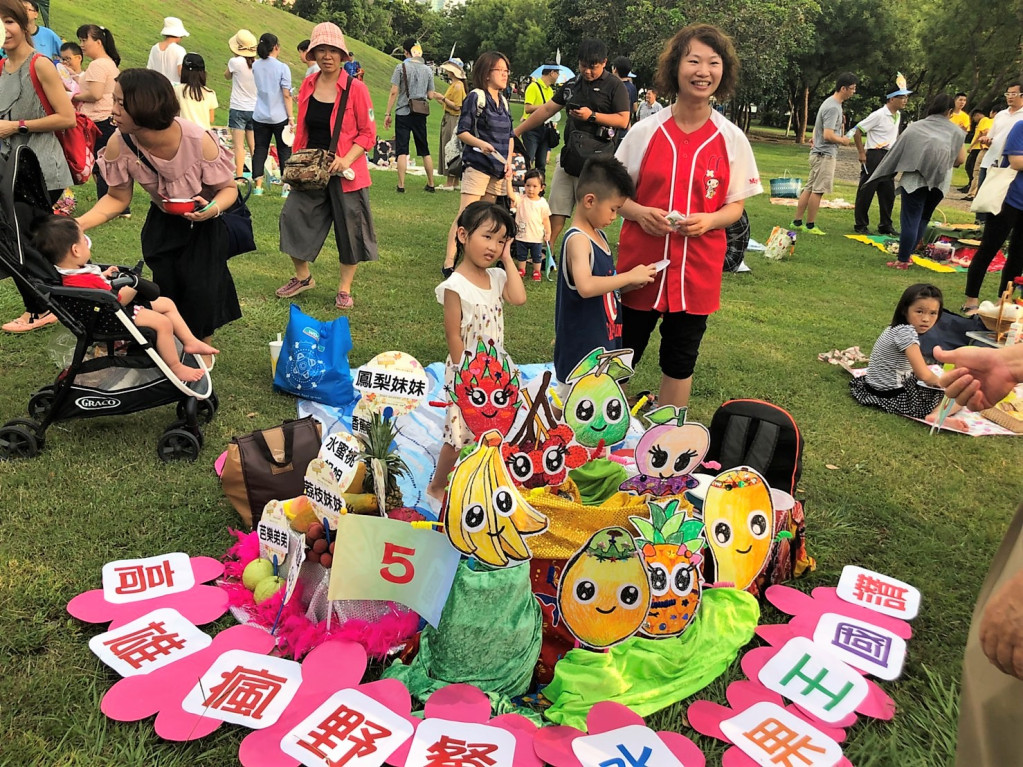  「哈啤山海遊」高市農業局在中央公園以「野餐佈置比賽」、「在地食材好野餐」與「文化多元新希望」為主題，邀請民眾發揮創意，表現高雄在地的農產品以及多元文化的特色餐點。