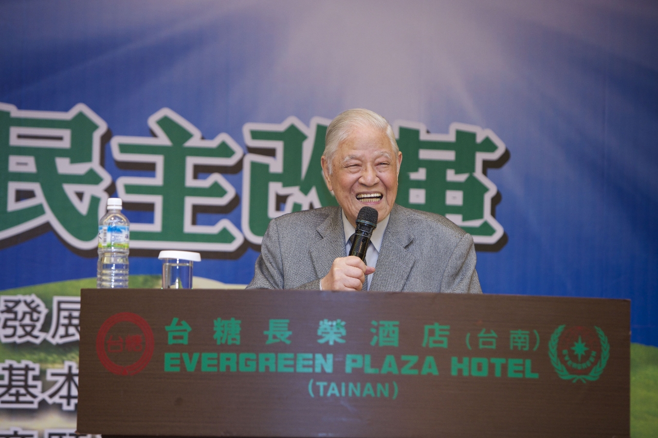 前總統李登輝在中國「六四」25週年前夕接受自由亞洲電台訪問時指出，「六四」是近代中國發展的一個關鍵契機，但很遺憾共產黨以暴力鎮壓這個契機。（資料照片，李登輝辦公室提供）