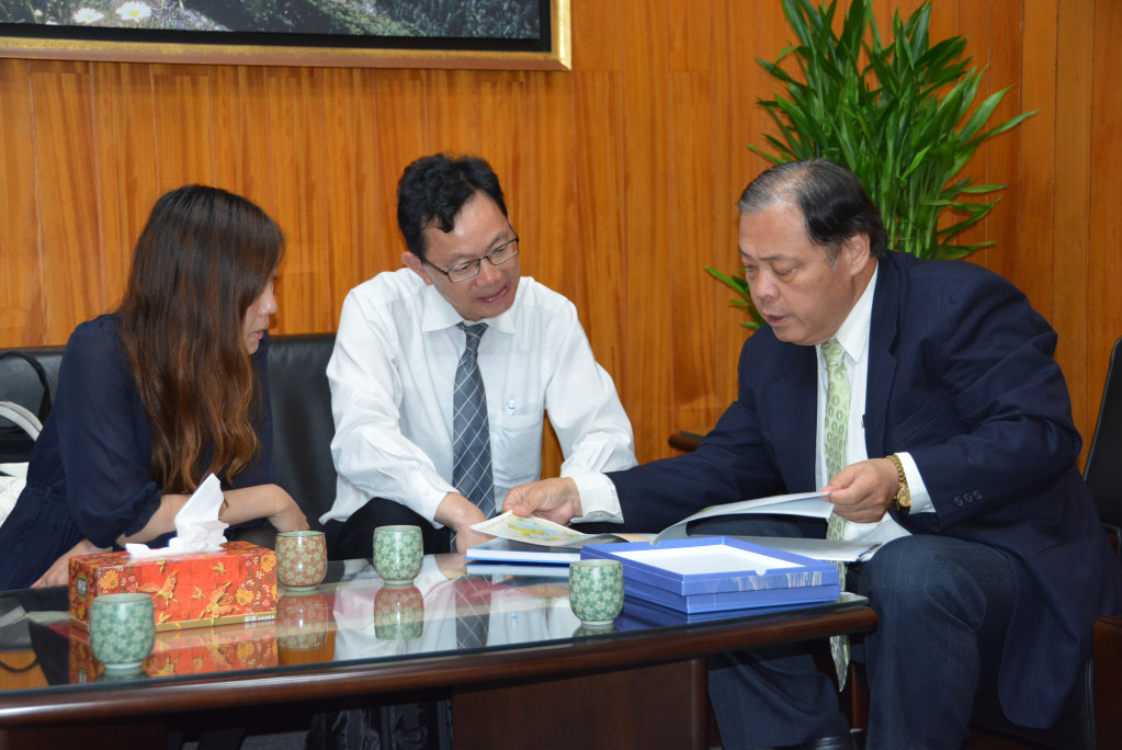 香港快運航空拜會澎湖縣長陳光復商議包機直航(照片/澎湖縣府提供)