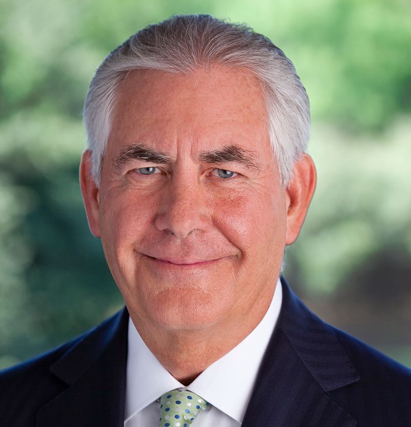 美國國務卿提勒森訪問中國時表示：「美中已建立一個不衝突、不對抗、相互尊重，雙贏策略的正面關係。」這句話讓人冒冷汗。圖／Wiki, Office of the President-elect, CC BY 4.0