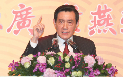 總統馬英九表示，能源要穩健、不要冒進。他並指出，未來將會有用電缺口，要工商團體做好準備。（中央社）20160302