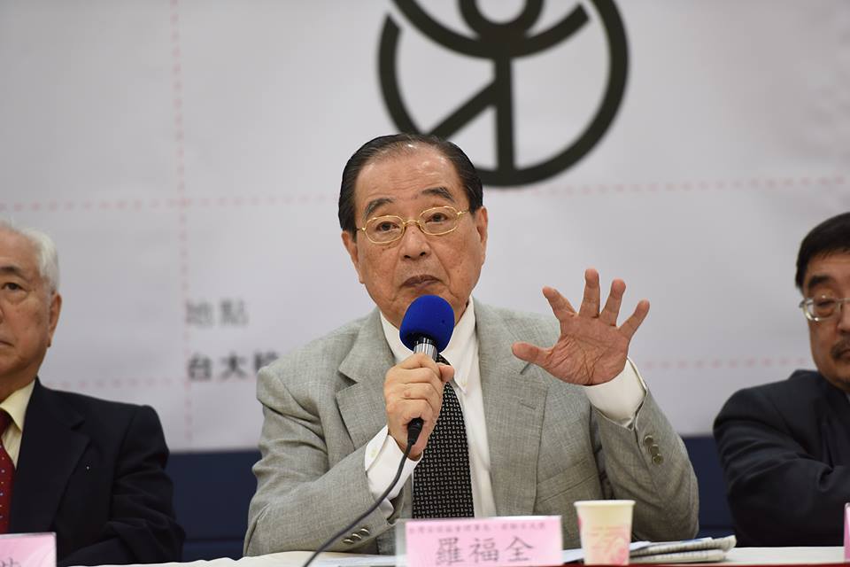 中國國家主席習近平日前表示「不承認九二共識就地動天搖」，前駐日代表羅福全28日表示，馬英九堅持統一路線，台灣人無法接受，民進黨總統參選人蔡英文主張兩岸「維持現狀」完全符合民意及美國立場。（記者黃謙賢攝）