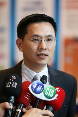 國民黨發言人陳以信（如圖，中央社資料照片）反嗆柯文哲人格。