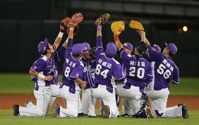 中職義大犀牛16日拋出震撼彈，在召開臨時董事會之後發表聲明，表示希望轉賣球隊，盼有熱愛棒球、想進軍職棒的企業團體，能接洽球隊經營轉手事宜。圖／中央社（檔案照片）