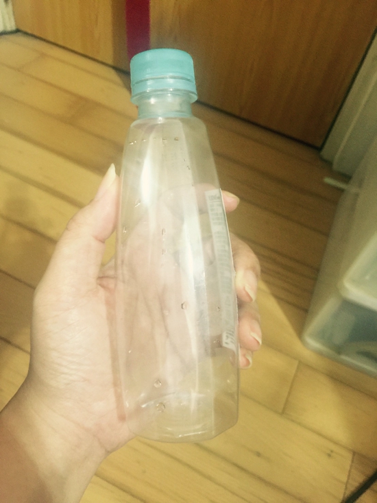 瓶裝水退出校園，北市議員質疑沒配套，學校飲水機根本不夠學生裝水。圖／李書璇