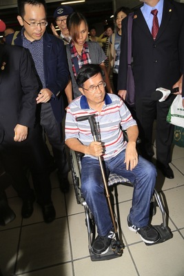 陳水扁若出席國慶典禮,將被安排在輪椅方便進出的區域,與小英總統及馬英九拉開50公尺的距離。圖為日前陳前總統北上出席活動(圖/中央社)