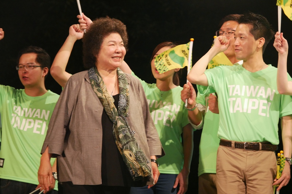 繼日前國民黨主席吳敦義公開暗諷總統府秘書長陳菊是「肥滋滋母豬」，粉專「Kmt中生代聯盟」昨（20）日深夜分享醜化陳菊的圖文，內容是「茉莉花」歌詞改編為「肥菊花」。圖／張家銘（資料照）