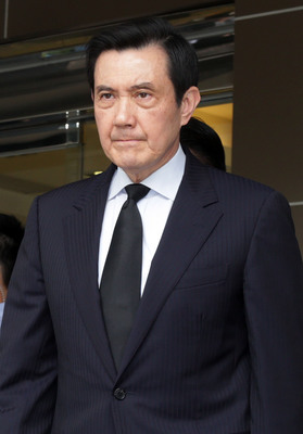 馬英九今天主持國民黨中評會時，遭中評委下跪陳情。（資料照片，中央社）