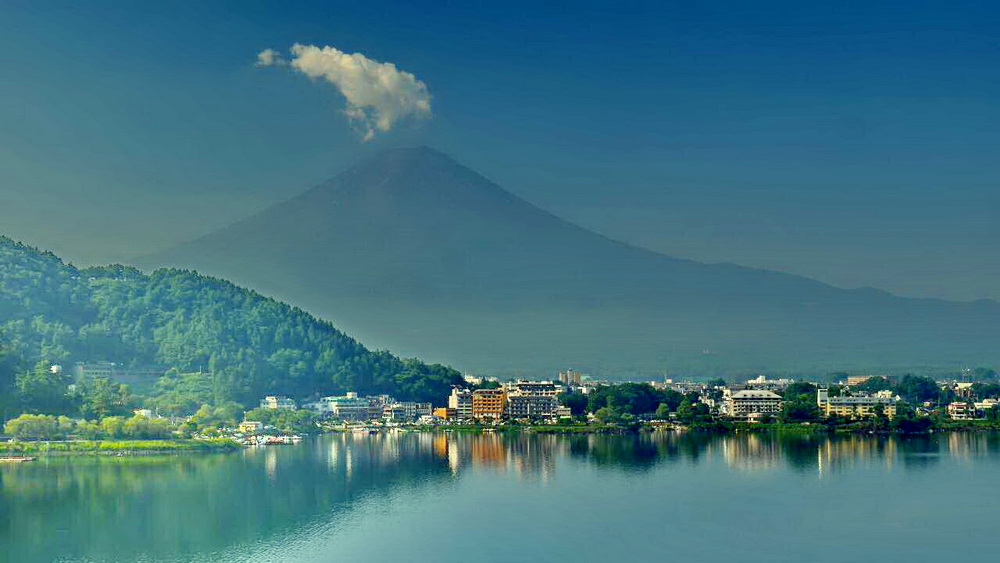 河口湖畔遠眺富士山（記者林崑峯攝）