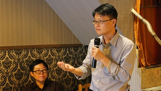 說明:台聯列不分區第一名陳奕齊到台中演講,提醒「中國白蟻」入侵台灣,同時要買光台灣,架空台灣,馬政府應停止審查紫光等投資案。(基進側翼提供)