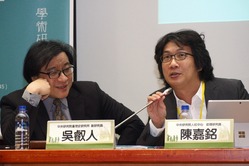 「更新主權的想像，實踐當代的主體」學術研討會，吳叡人(左)與陳嘉銘(右)針對台灣主權與許多進步價值議題間的衝突對談討論。圖/張家銘