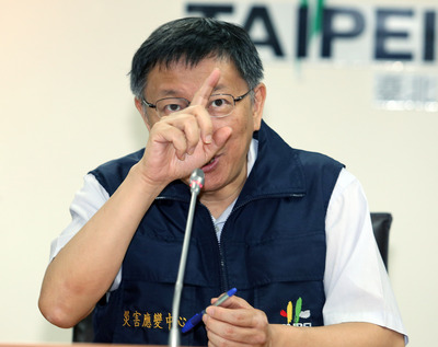 雙北宣布29日上午停班停課，但下午照常上班上課，引爆民怨，不少民眾為小孩接送上學、午餐大傷腦筋，更有上班族擔心交通大打結，導致台北市長柯文哲臉書遭到民怨灌爆。（中央社）