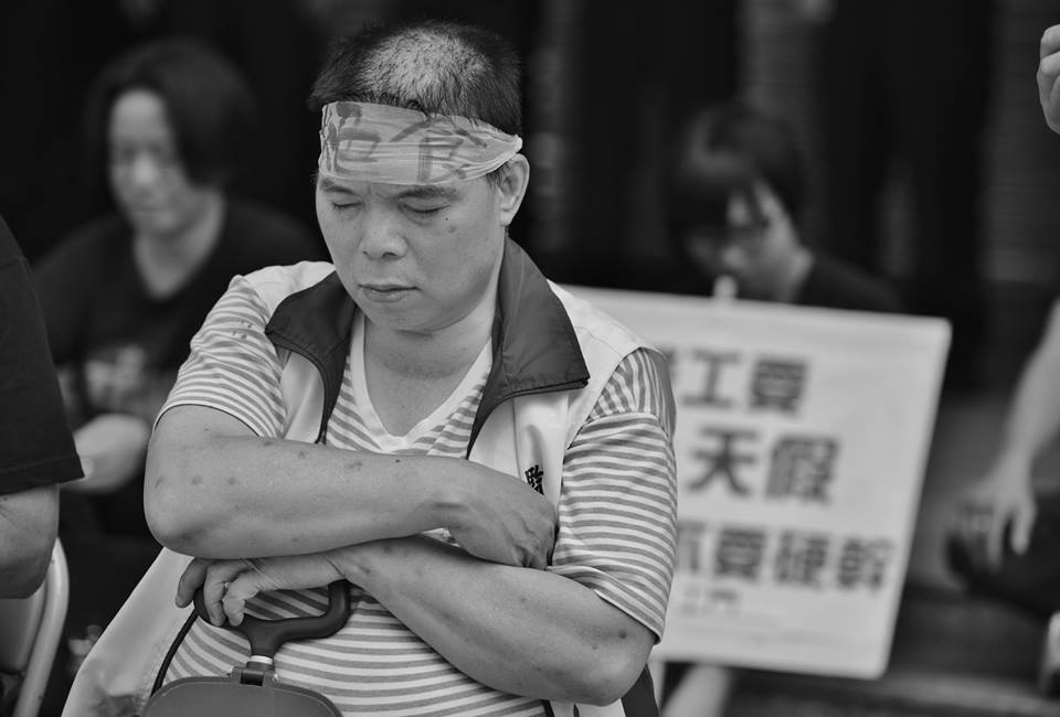 立法院加開臨時會審議「一例一休」勞基法修正案，勞團發動無限期絕食抗議，21日邁入第3天。圖／郭文宏攝