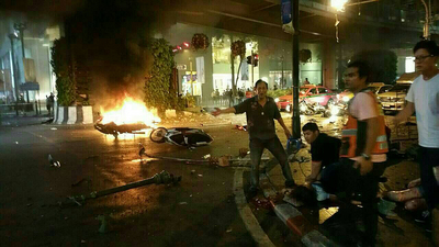 泰國首都曼谷市中心著名的四面佛附近17日晚驚傳大爆炸，警方表示至少有12人喪生，另有數十人受傷。爆炸原因還在調查中。圖：中央社