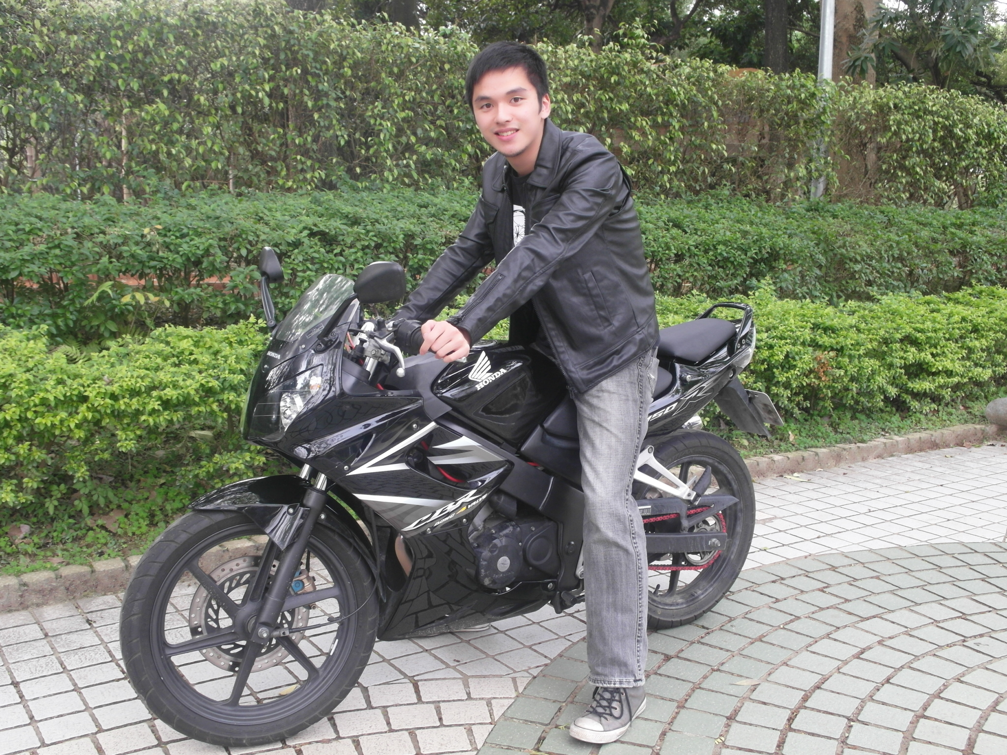 自言「喜歡所有輪子載著引擎的東西」是他的興趣，賴奎吾不到20歲，已在德國找到自己喜歡的工作。（記者陳淑貞攝）