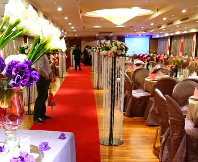 難得主席請吃這麼好，民進黨發言人笑稱，以前都吃便當，很少像今天這樣吃桌菜。圖為民進黨所謂吃這麼好的「華港城」餐廳。（取材自餐廳官網）