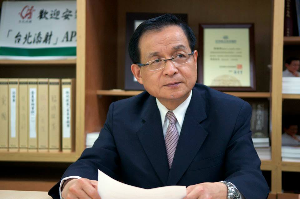 民進黨台北市長參選人許添財接受訪問時表示，當初最早接觸他談參選的是民進黨主席蘇貞昌。（黃謙賢攝）