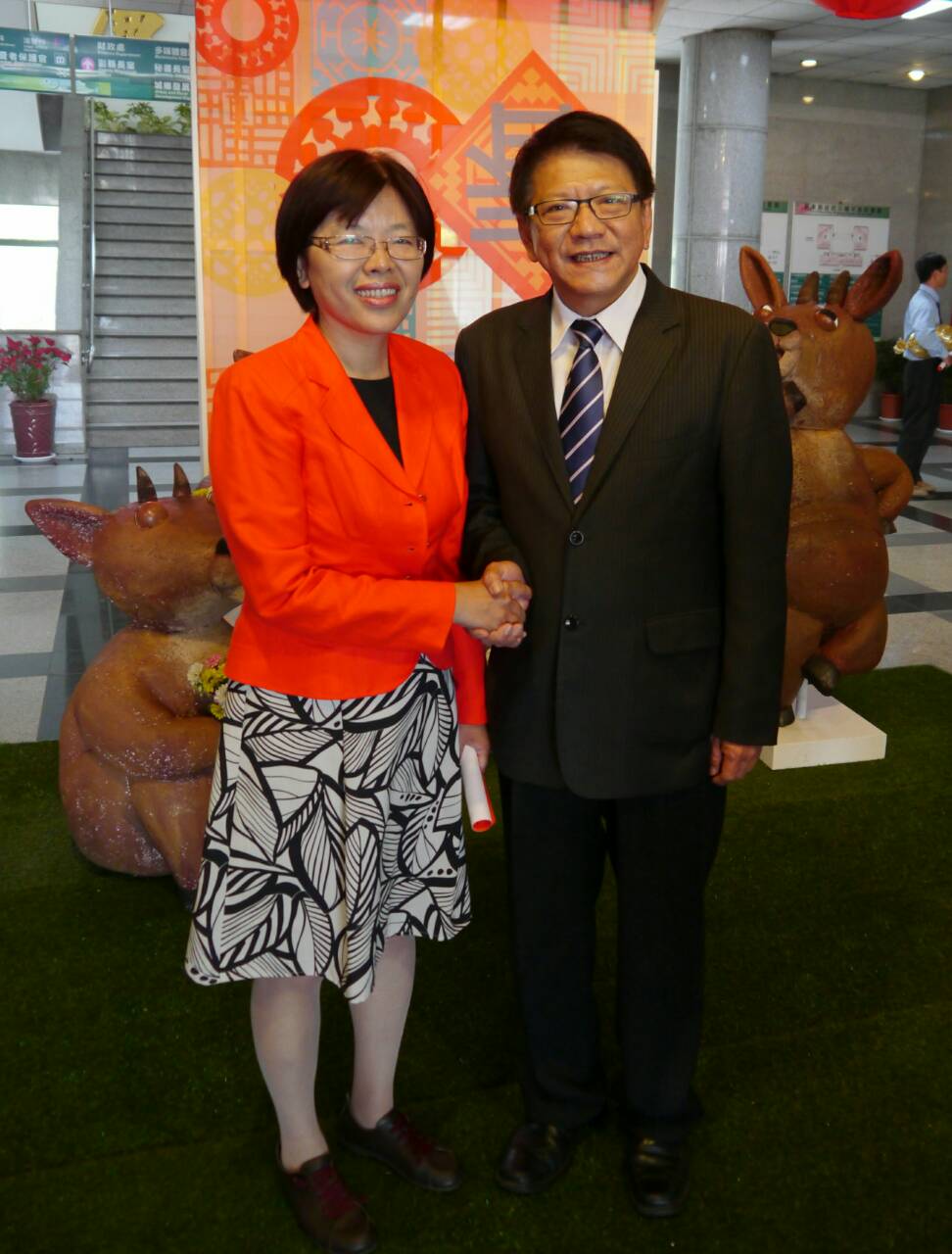 潘孟安肯定施錦芳是位優秀政務官，應該繼續貢獻社會、為民眾服務。(記者陳俊廷)