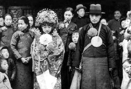 二爺是老大哥,以身作則,最先成了家。(網路資料)