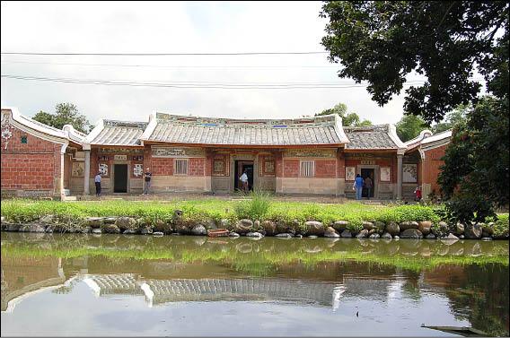 中市古蹟活化利用首例，「摘星山莊」成了青創基地，此外尚有「光復新村」、「審計新村」也將陸續開展，第一階段輔導成立108家。（摘自網路）