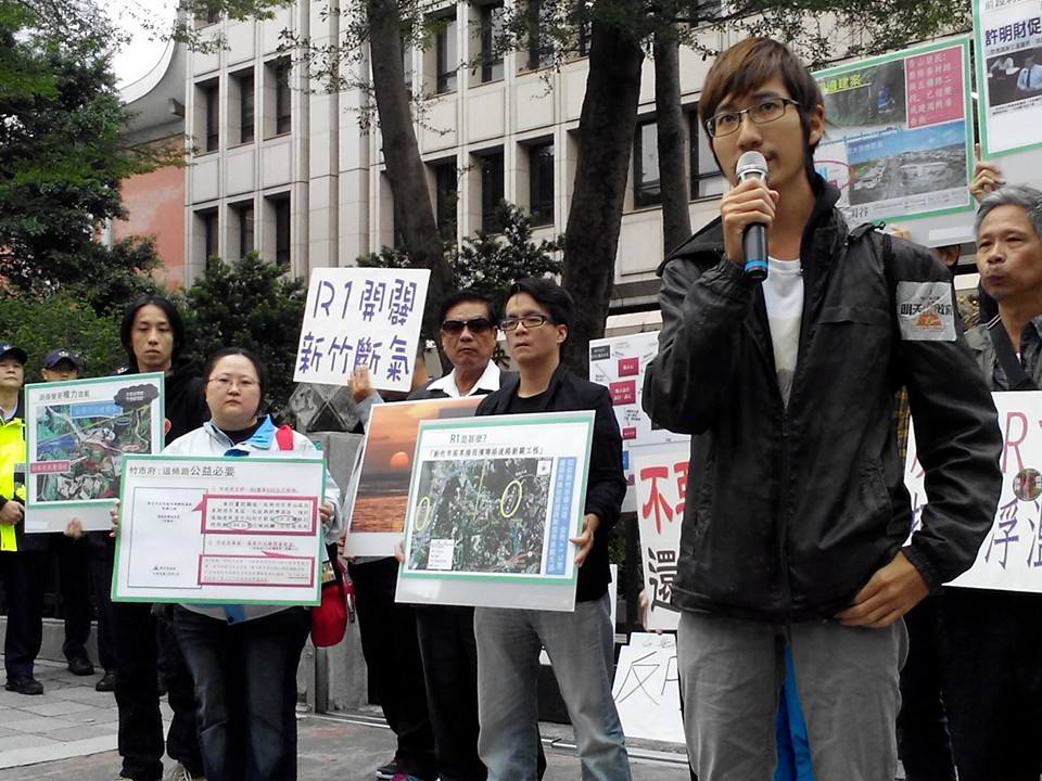 內政部土徵小組3日針對新竹香山R1道路徵地案召開會議，廢除R1行動聯盟召開記者會指出沒有公文，沒有通知，僅網路公布，痛批「土徵黑箱會議，藐視人民權益」（圖取自廢除R1行動聯盟臉書）