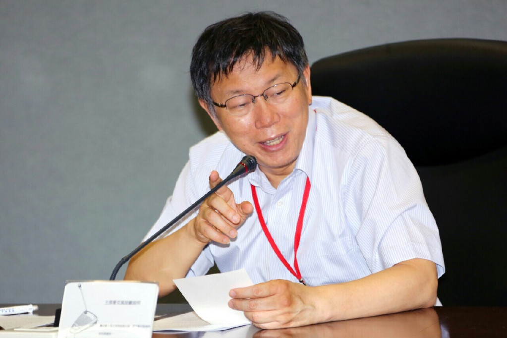 北市老人福利將排富，台北市長柯文哲今表示「發給許文龍和郭台銘1千元有什麼意義？」，重點是「分配正義」和「世代正義」，「把錢留給下一代」，明年的預算將會偏重在幼兒。(圖北市府提供20150622)
