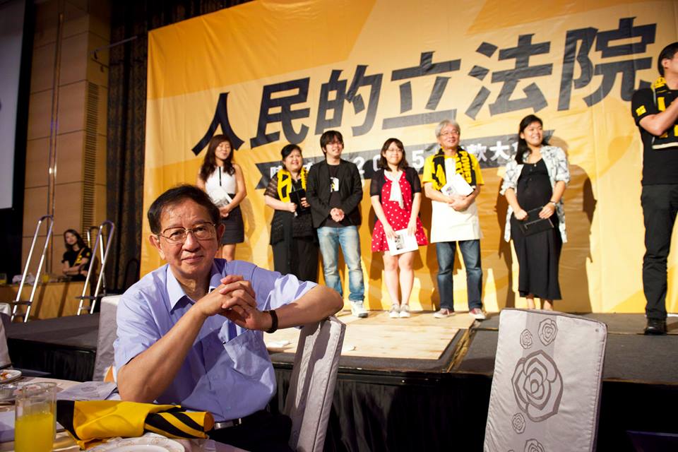 時代力量18日舉行募款餐會，席開近60桌，共募得535萬，前中研院院長李遠哲到場支持，希望時代力量能推動社會改革新風潮。（黃謙賢攝20150718）
