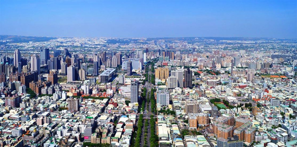 台灣人縣市競爭力大調查,台中市第三名,比去年進步一名,居雙北之後。其中公共安全與消防丶生活品質與現代化和社會福利較弱,有改進空間。(圖片摘自網路)