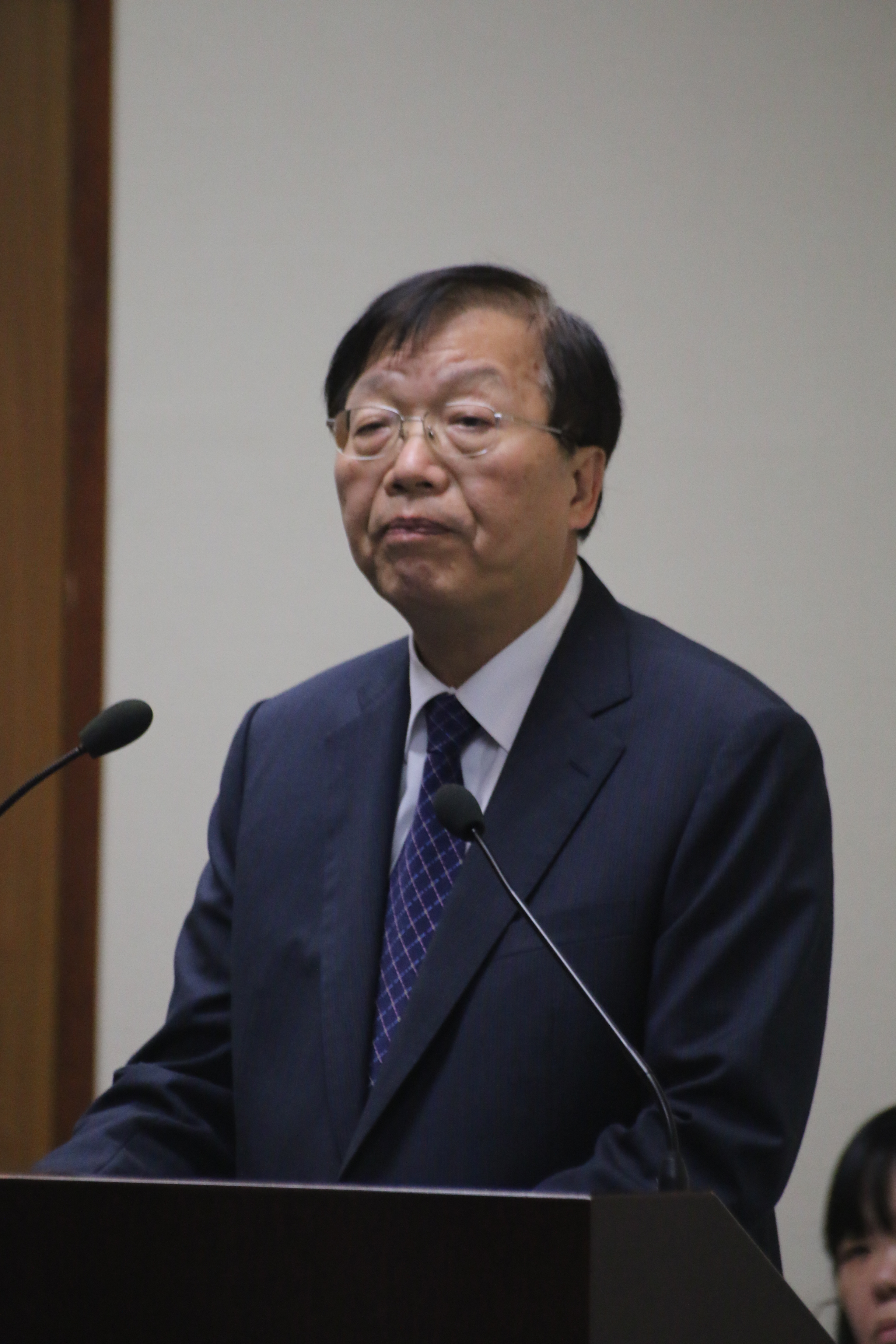 內政部長陳威仁在國民黨中常會中專案報告。(記者何豪毅攝)