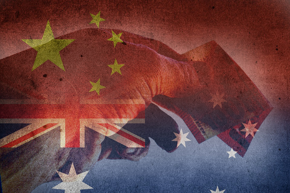 澳中經貿關係複雜，中國是澳洲第一大貿易伙伴、第二大投資國，兩國已簽訂自由貿易協定（FTA）。圖／取材自 pixabay（CC0 Public Domain），民報合成