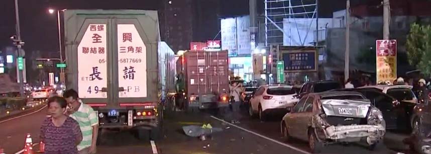 台中市沙鹿區向上路六段與自立街口，昨(4)日傍晚發生三死五傷20輛汽機車毀壞的重大車禍，事件發生前一件無人受傷的A3車禍，但員警疏失未依規定處理。 (翻攝網路)