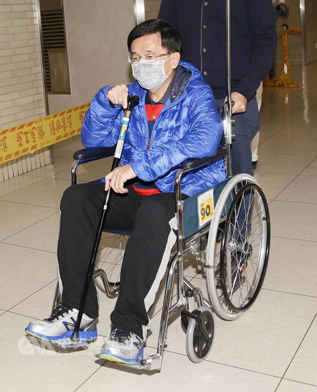 對於中監表示前總統陳水扁(圖)保外就醫只能參加與醫療有關活動，不能出席國宴，民進黨立委群起反駁，認為法務部太野蠻。（中央社資料照）
