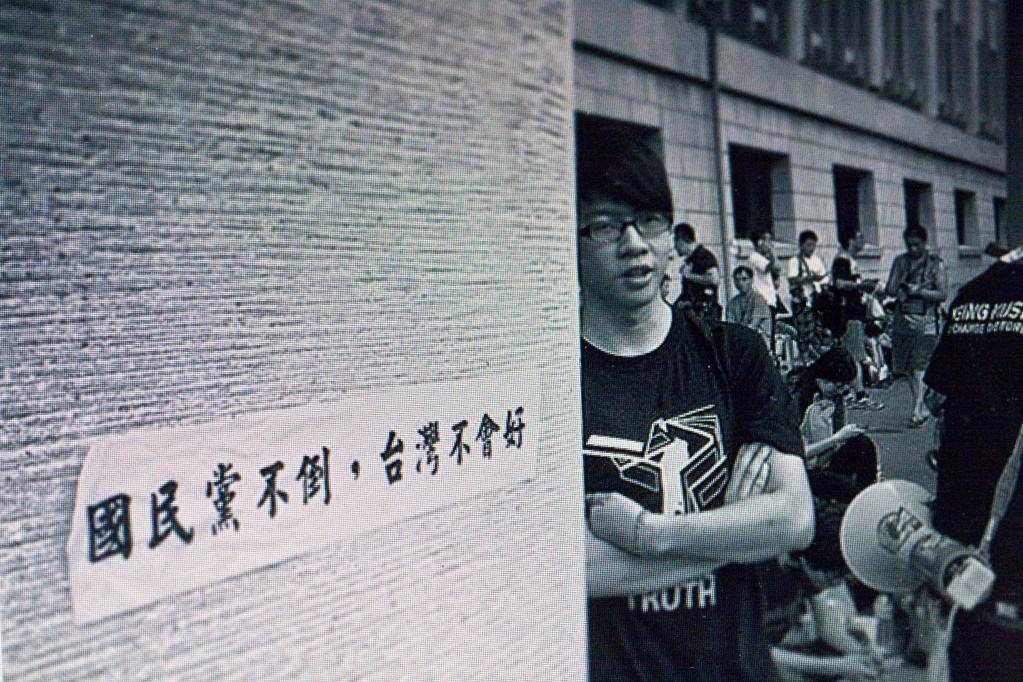 馬政府主政下的高中教材課綱微調，決策過程黑箱不透明，而且採用中國中心化的思維方向，扭曲史實（網路圖片翻攝/ lignorance）